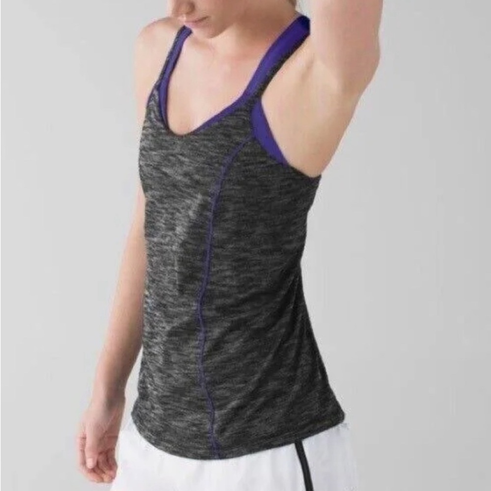 Lululemon Run for Gold tank top with attached bra
Size 4 or small